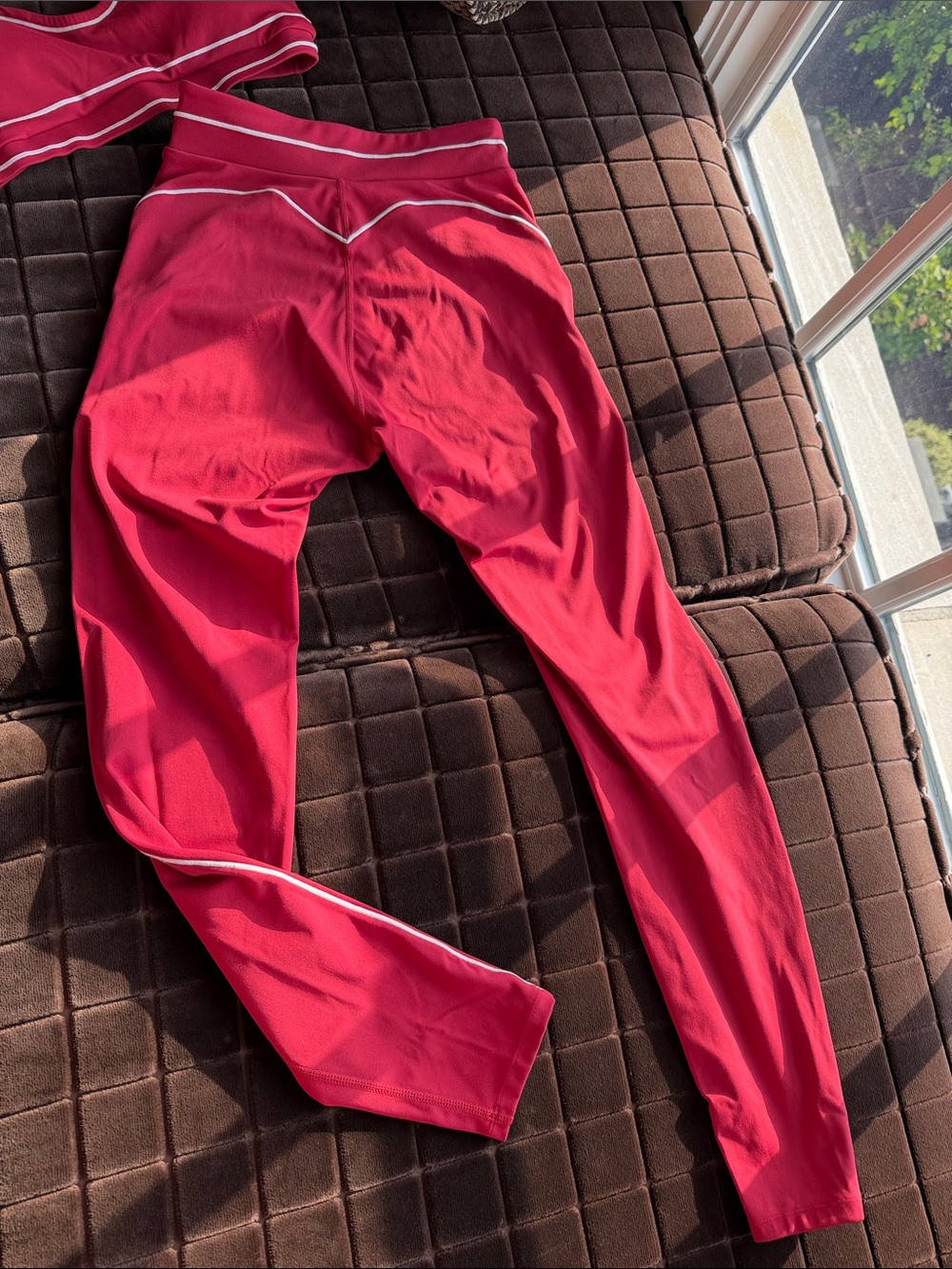 Red/ burgundy Unknown Seam-Trim High-Waist Leggings & Sports Bra Set - Picture 6 of 6